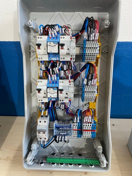 Wiring of an electrical enclosure by ROMA2S