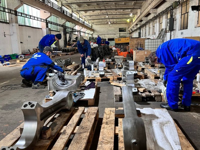 Intervención de mantenimiento mecánico en equipos industriales