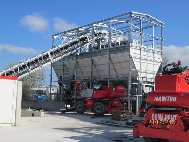 Montage d'une centrale à béton