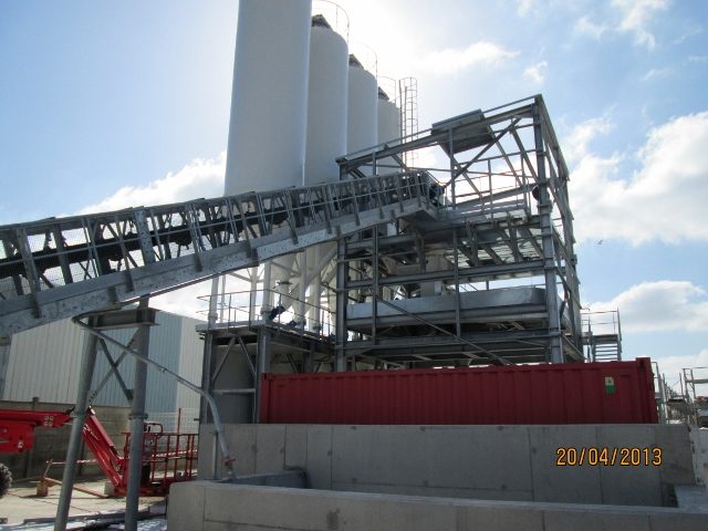 Montage d'une centrale à béton