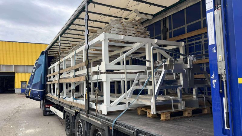 Passadiços aeronáuticos e estruturas metálicas para processos industriais