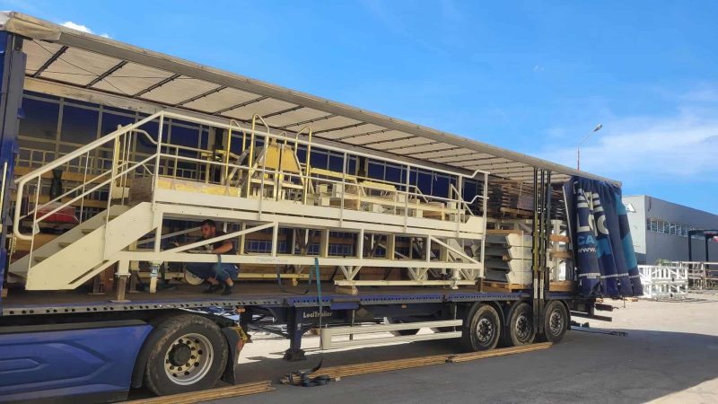 Passadiços aeronáuticos e estruturas metálicas para processos industriais